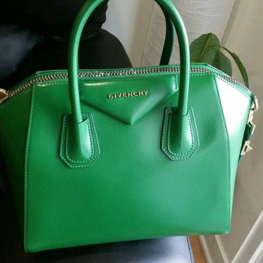 *SOLD* Givenchy antigona small green tote