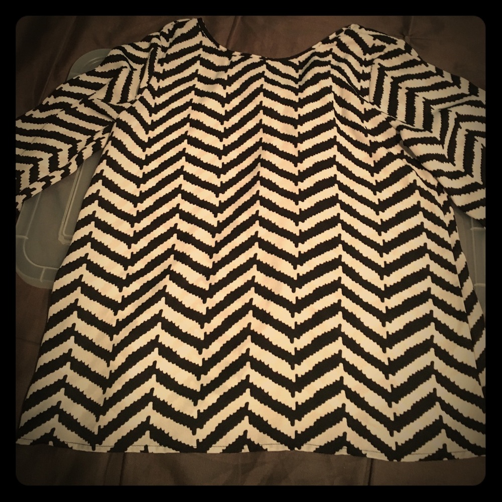 Half sleeve sheer material, chevron design