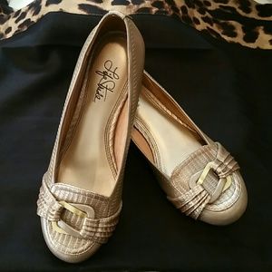 New Life Stride Mascot  Loafers sz 8