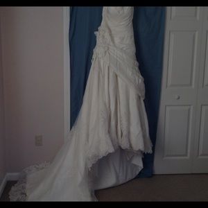 Gorgeous strapless Ivory Wedding Gown!!