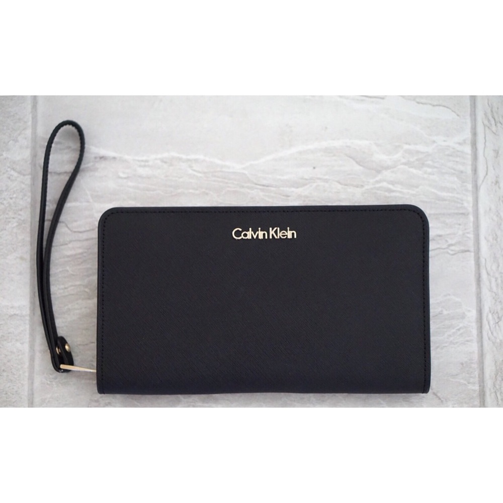 Calvin Klein wallet w/ wristlet