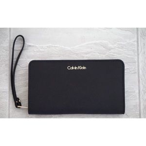 Calvin Klein wallet w/ wristlet