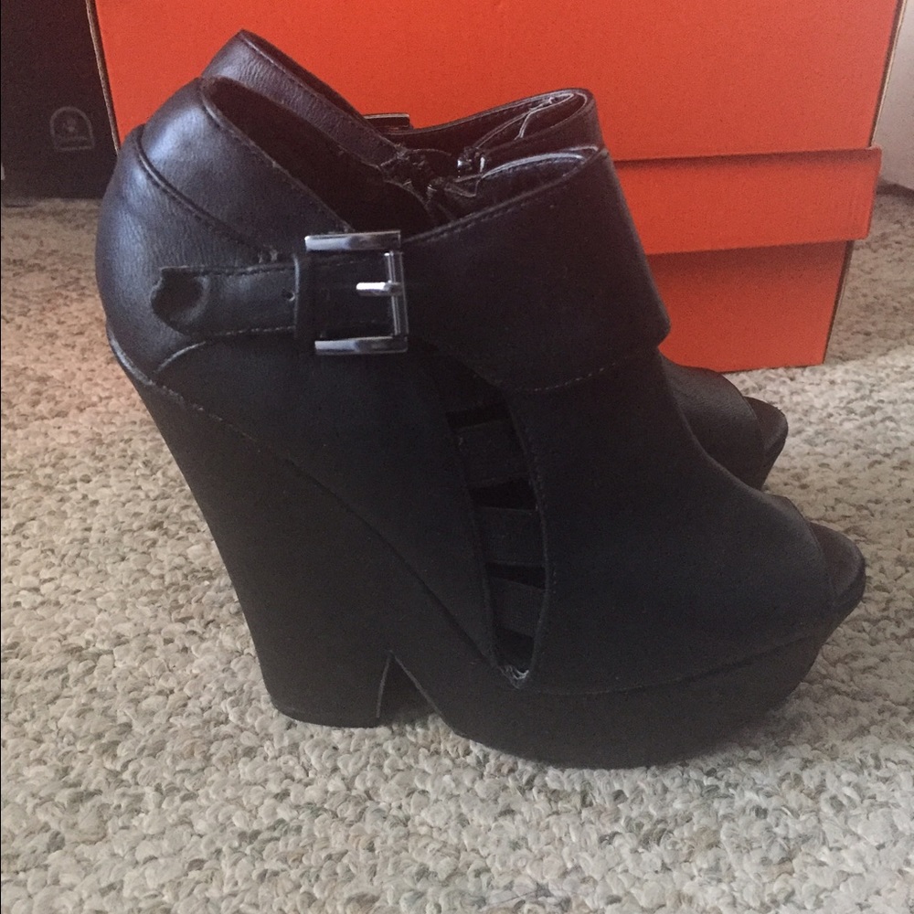 These black wedges are the best!! ♥️