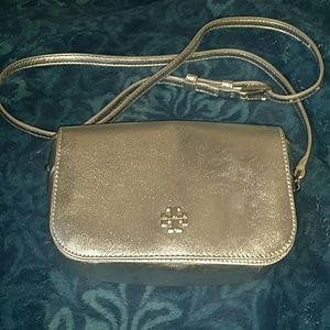 Tory Burch silver cross body bag. Removable strap.