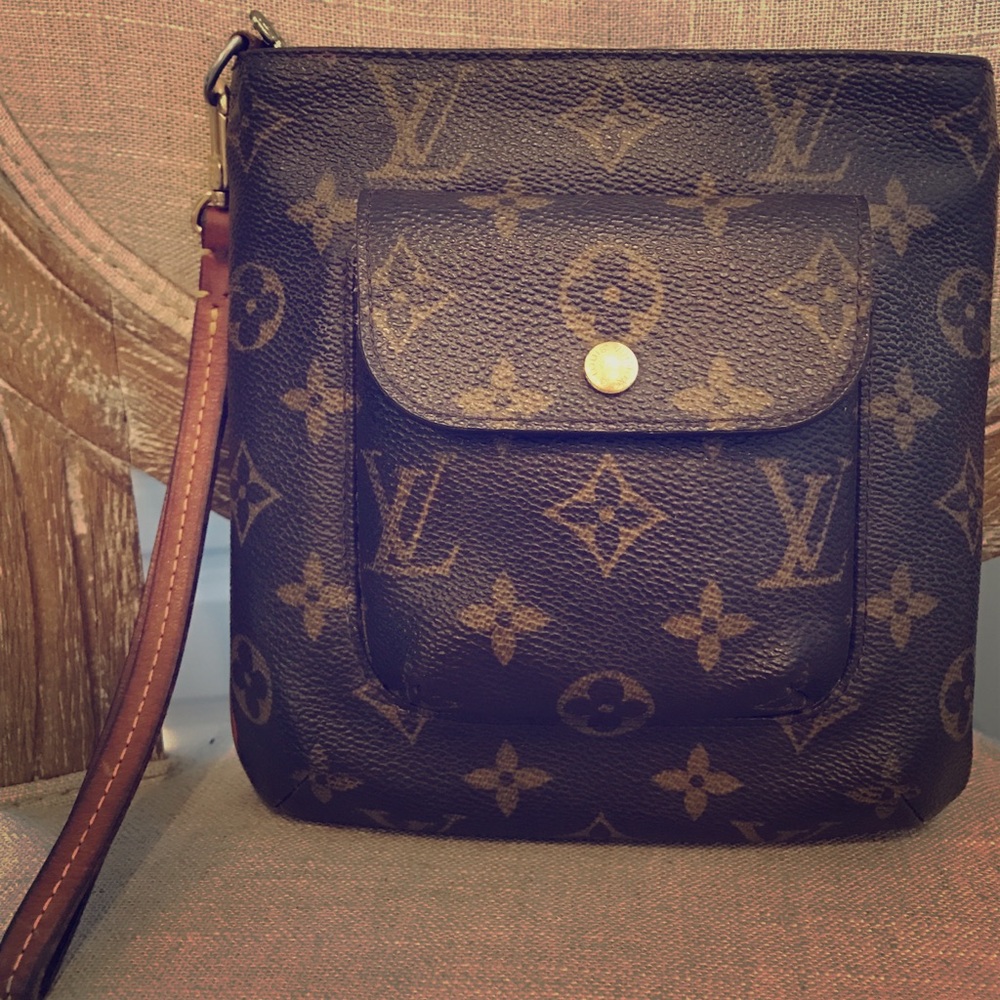 Louis Vuitton Partition Wristlet Bag