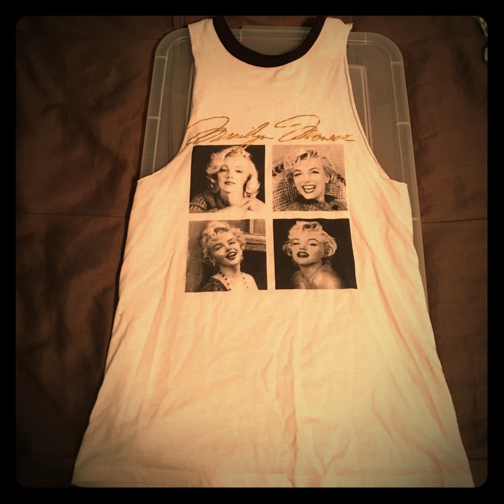 Loose fitted Marilyn Monroe tank top