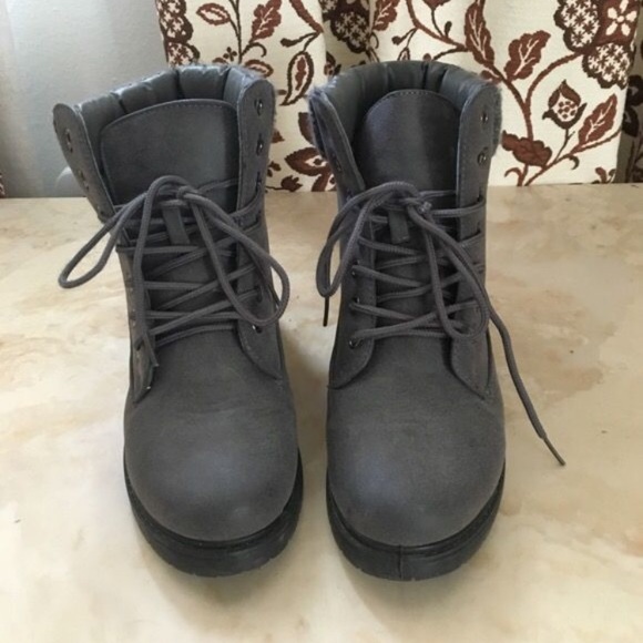 Boots. - Picture 2 of 3