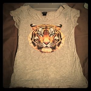 Loose fitting tee with fierce tiger design