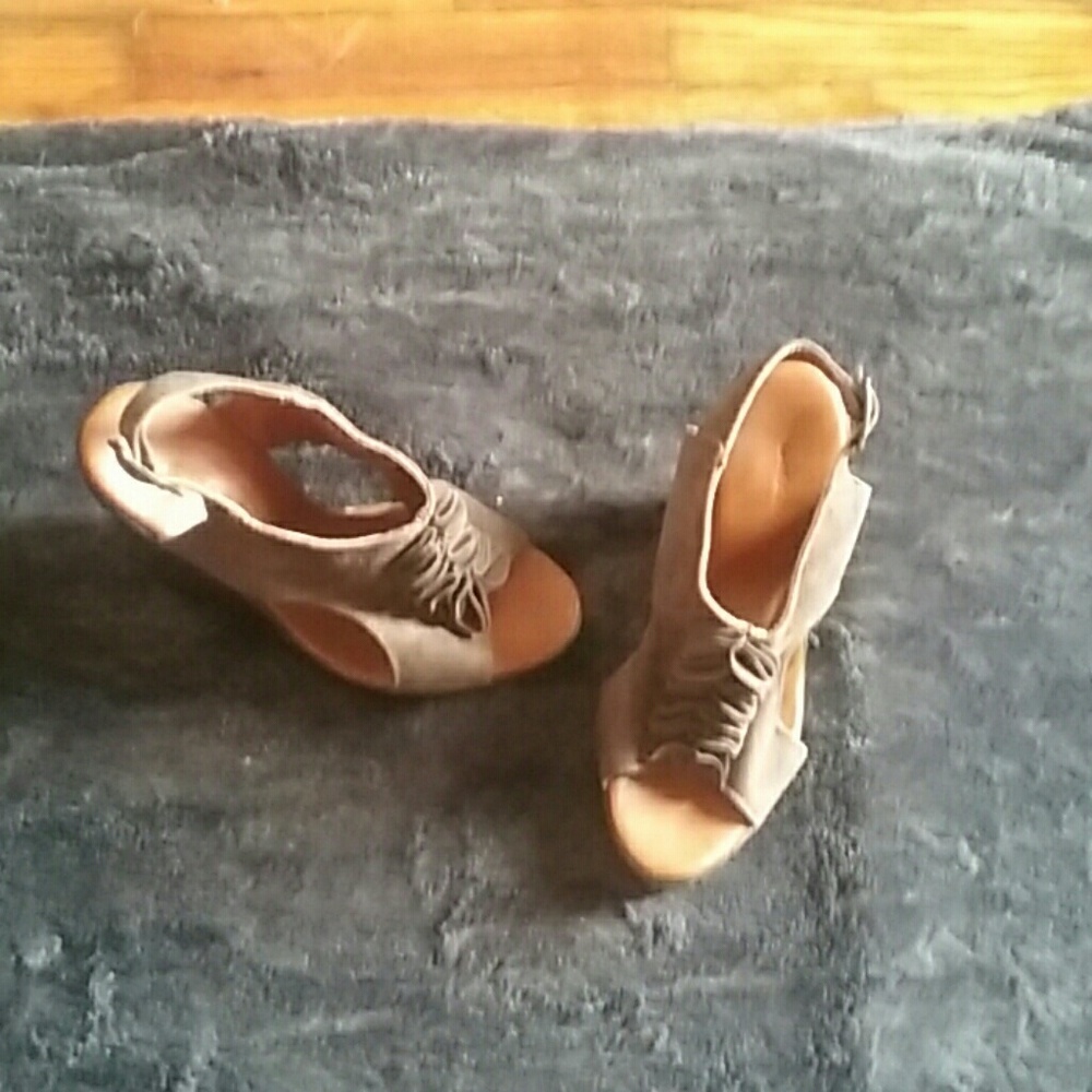 Tube heels