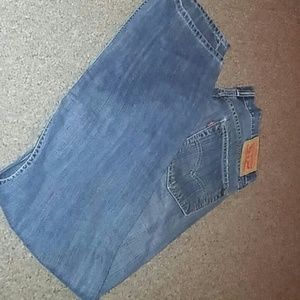 Like new means Levi jeans 559 size 34/ 32