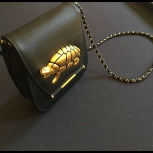 Turtle purse. Black & gold accent. Braided strap
