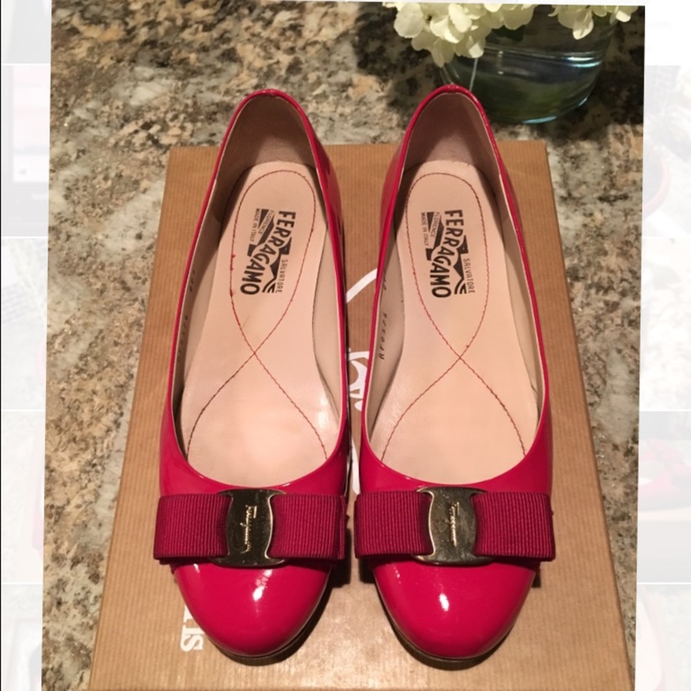 Ferragamo Vara Bow Flats (37.5)