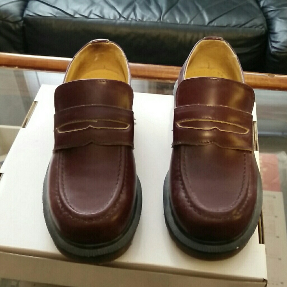 **BRAND NEW** Dr. Martens loafers