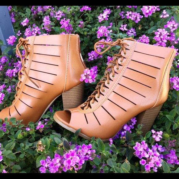 ❤️3/$50 ❤️🌸Open toe lace up sandals 🌸 - Picture 4 of 6