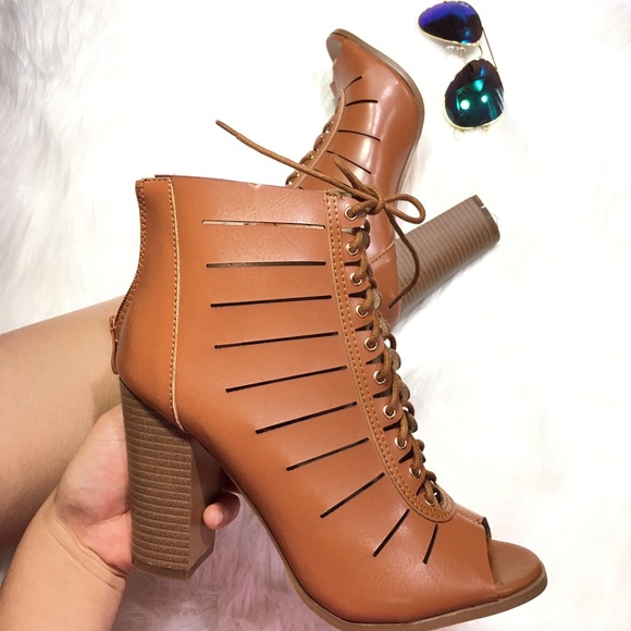 ❤️3/$50 ❤️🌸Open toe lace up sandals 🌸 - Picture 3 of 6