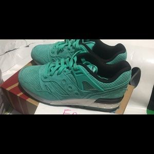 Saucony Grid chill pack sneakers size 8