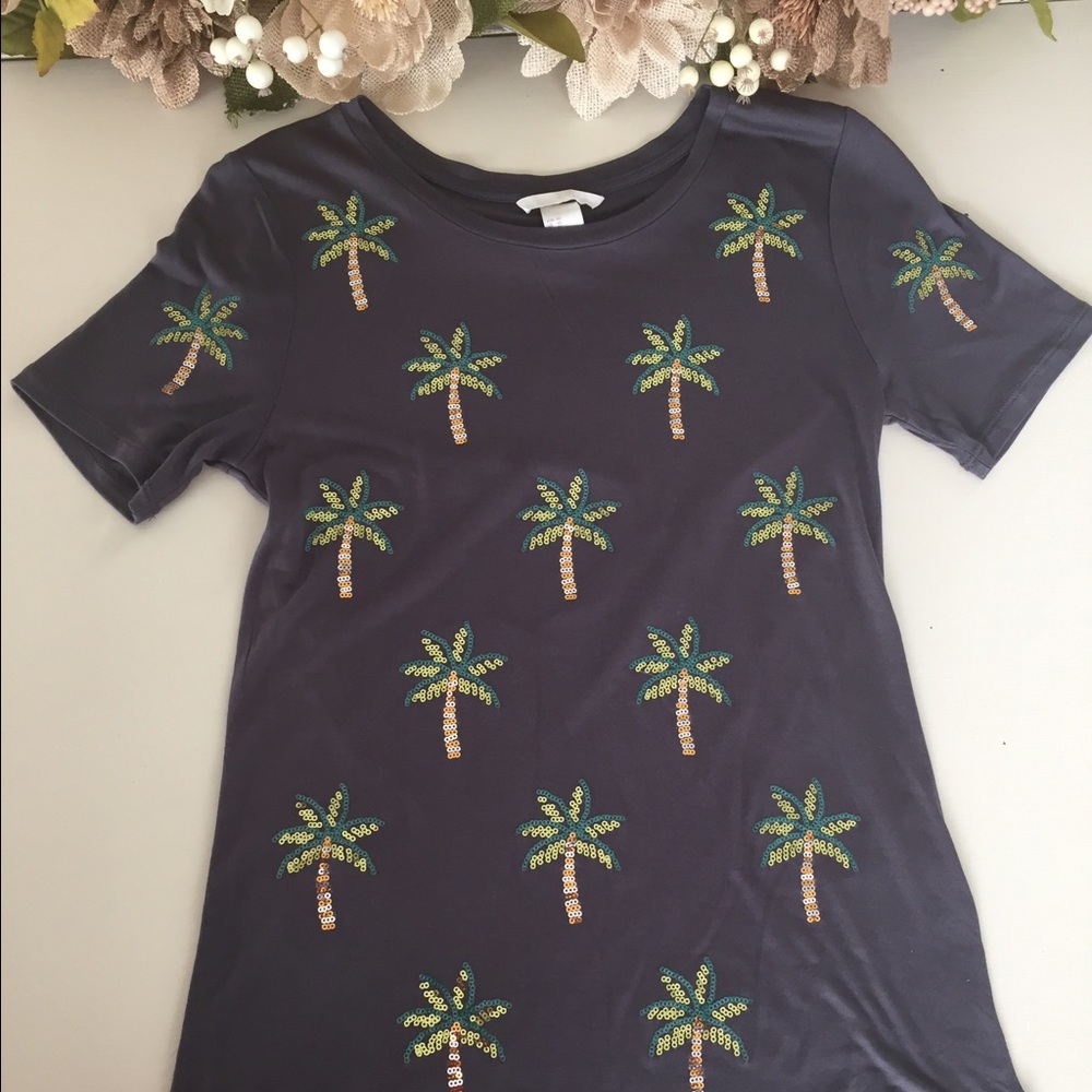 ✨sold✨ H&M Palm Tree T Shirt