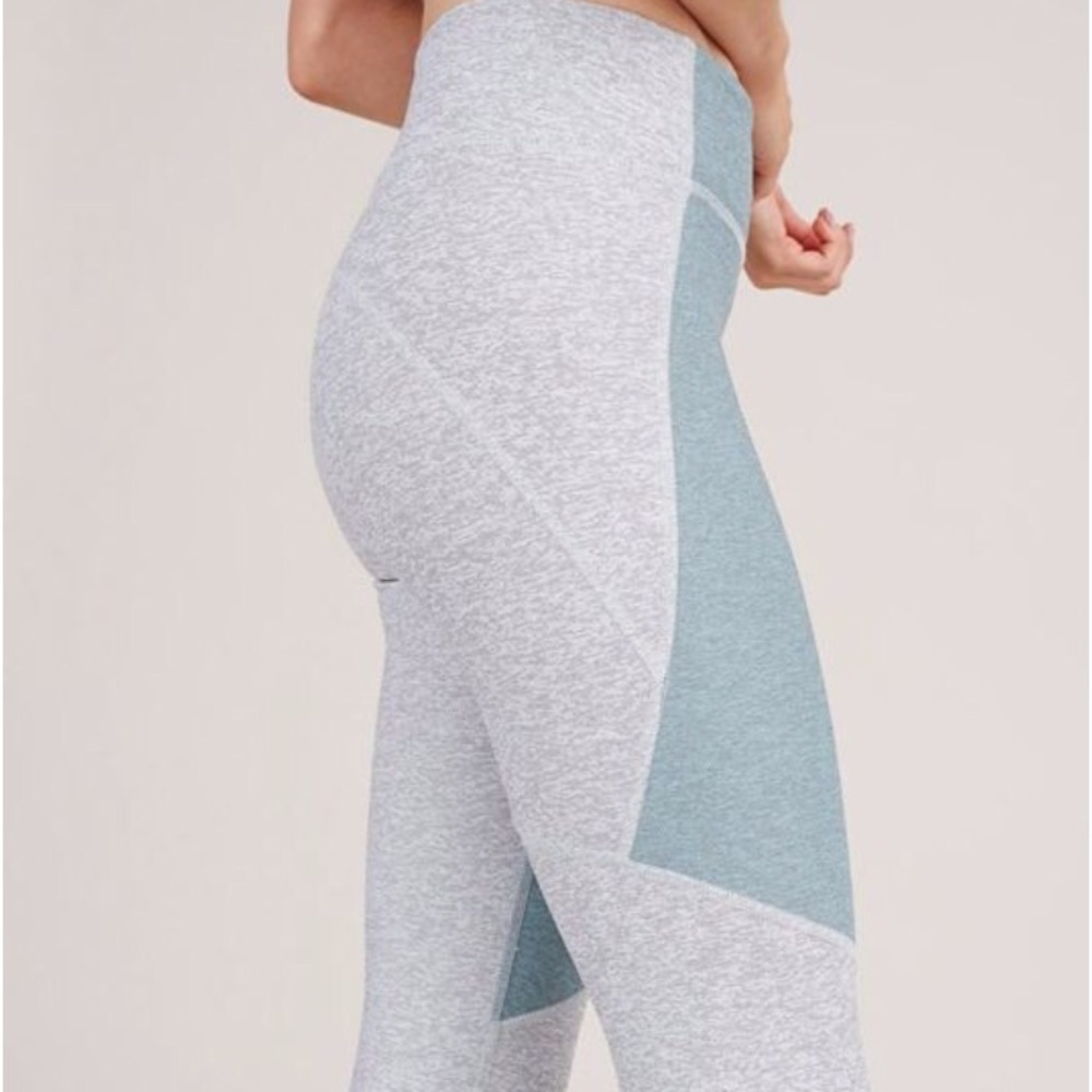 🚫SOLD🚫 Outdoor Voices Two Tone Warmup Leggings - Picture 4 of 4