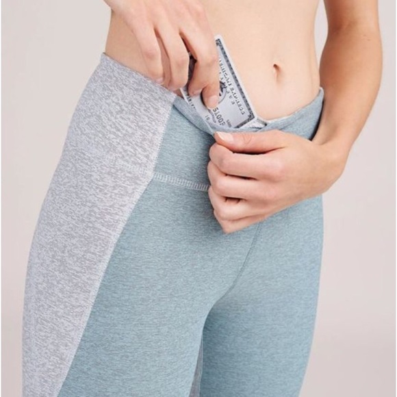 🚫SOLD🚫 Outdoor Voices Two Tone Warmup Leggings - Picture 3 of 4