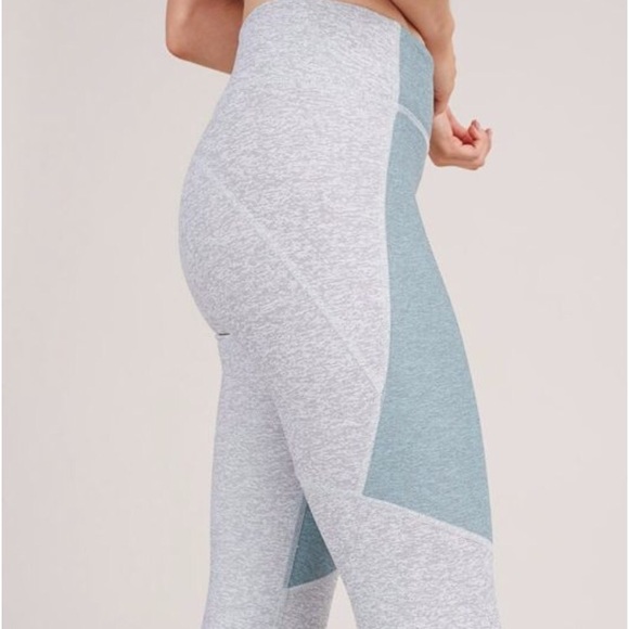 🚫SOLD🚫 Outdoor Voices Two Tone Warmup Leggings - Picture 4 of 4