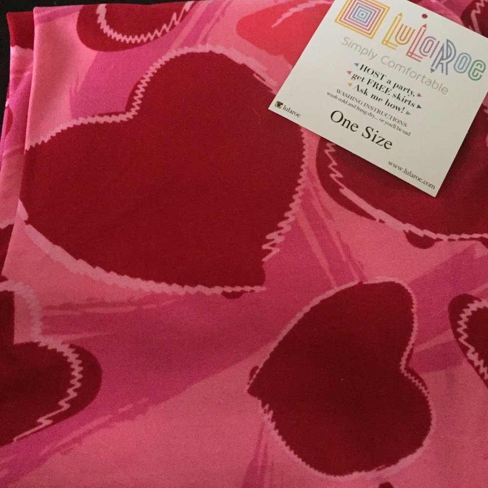 NWT  LuLaRoe OS Valentine Leggins!!