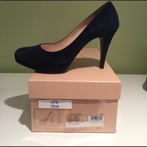 Prada Blue Suede Pumps 👠