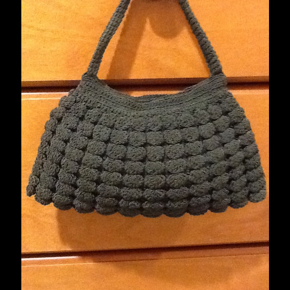 VINTAGE hand crocheted WRISTLET bag. REDUCED