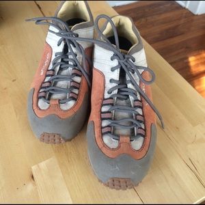 Vasque Sneaker/shoe with Vibram soles