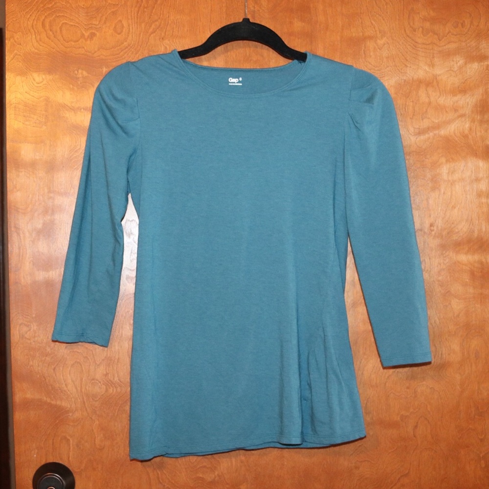 Gap woman's top