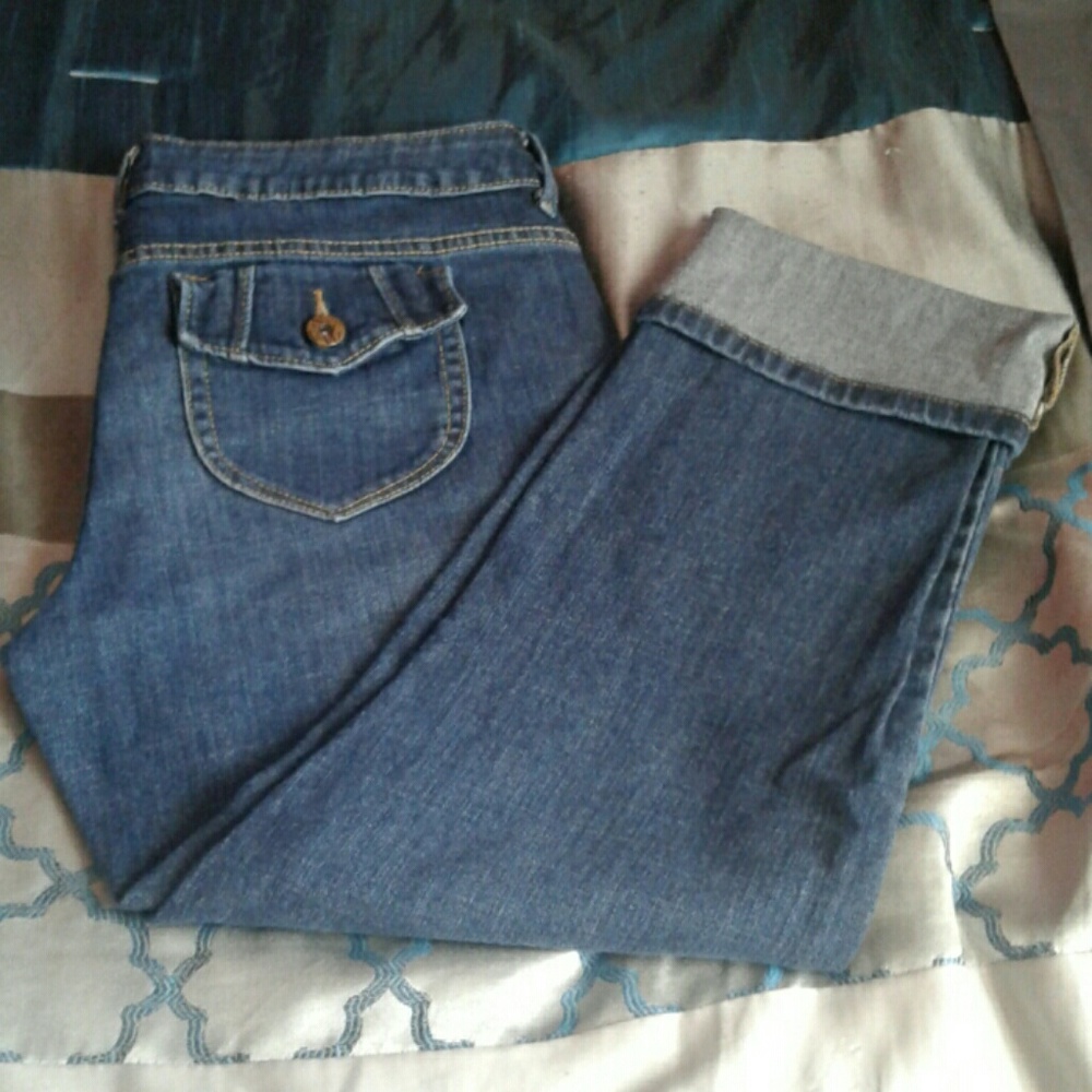 ●●●SOLD●●●Capri by Simply Vera Wang size 6