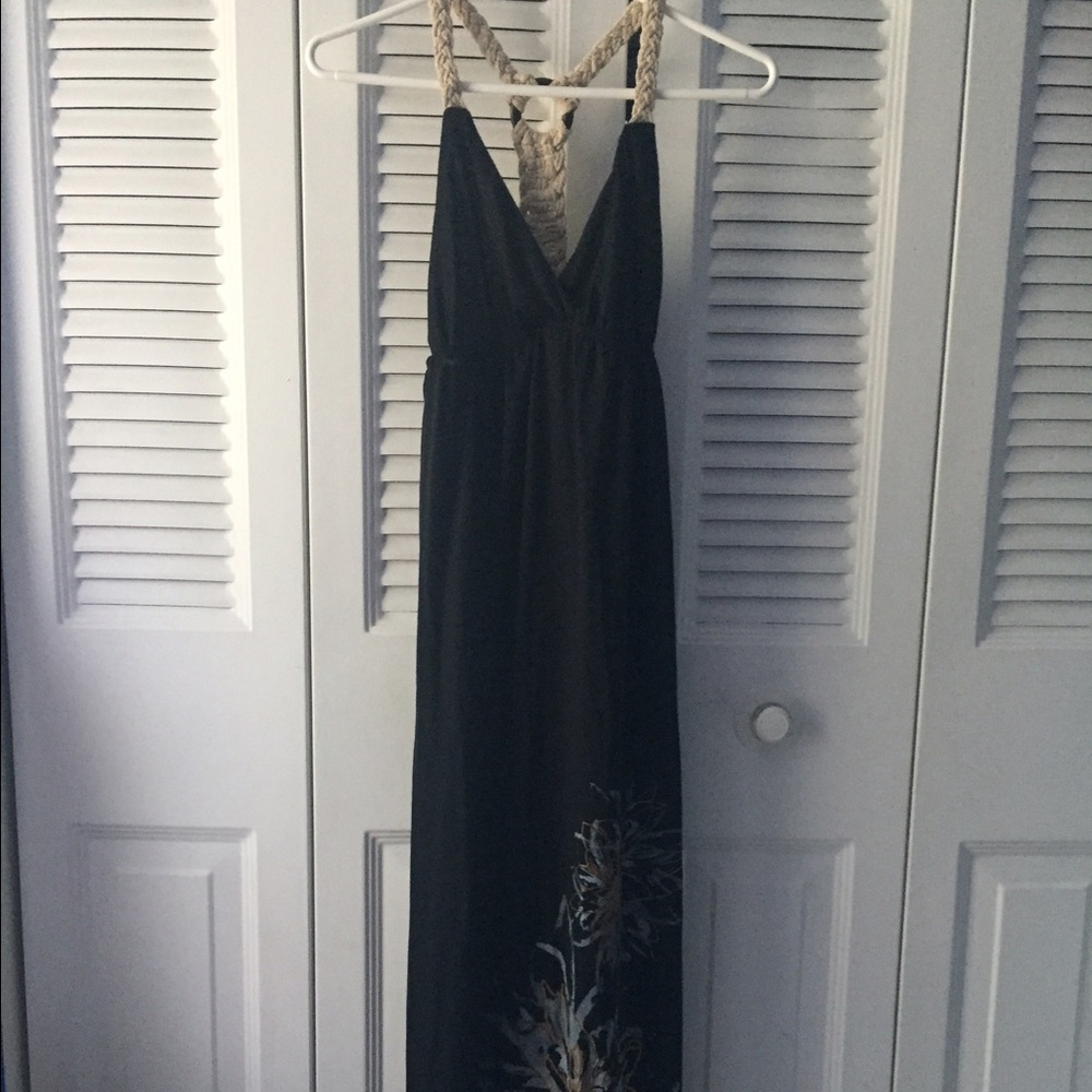 This maxi dress is all you need for this summer!☀️