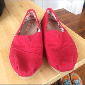 TOMS - Red on Classic Canvas