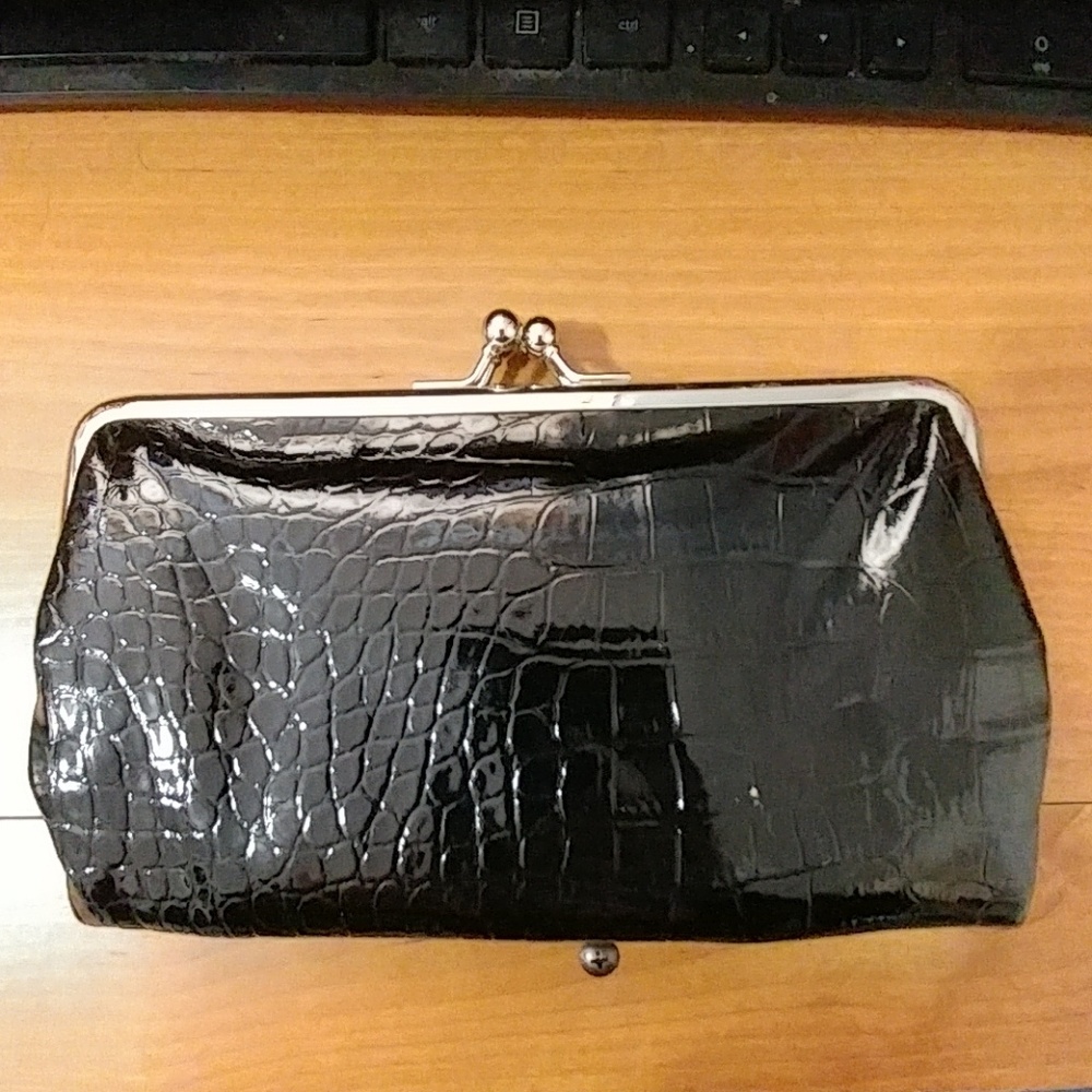 Black Faux Gator Patent Double Kiss Lock Clutch