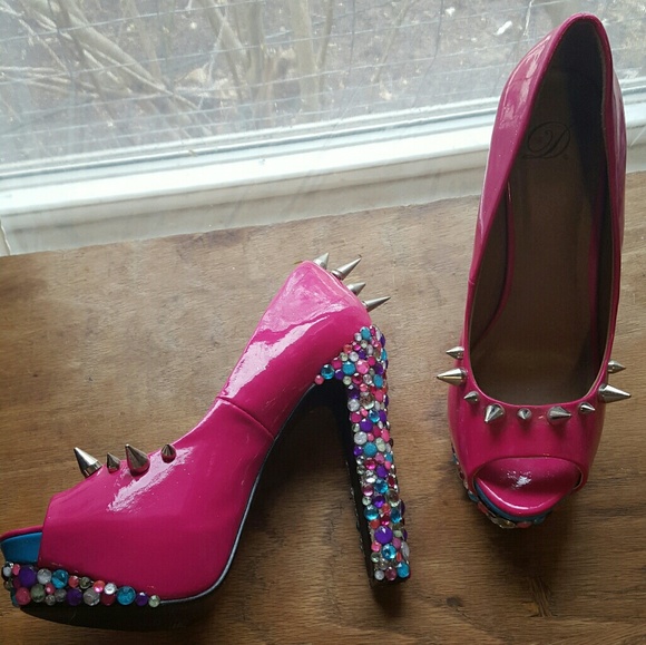 One of kind heels - Picture 2 of 4