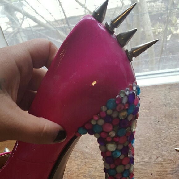 One of kind heels - Picture 3 of 4