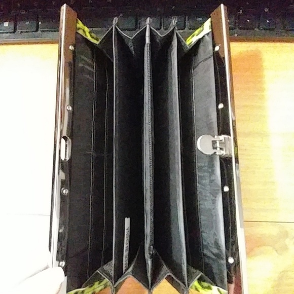 Green Leopard Print Faux Patent Wallet - Picture 3 of 4