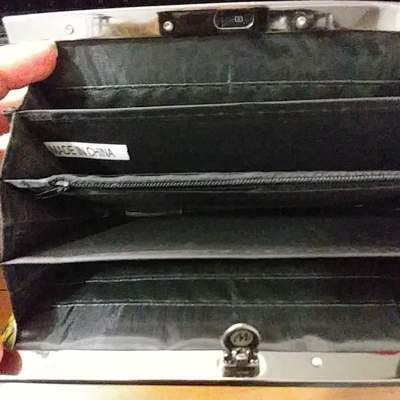 Green Leopard Print Faux Patent Wallet - Picture 4 of 4