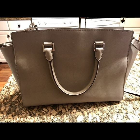 3 MK Purses and 1 MK wallet! - Picture 7 of 8