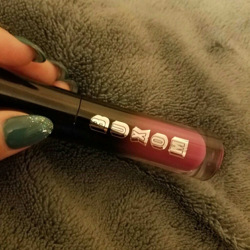 Buxom lip whip in swinger