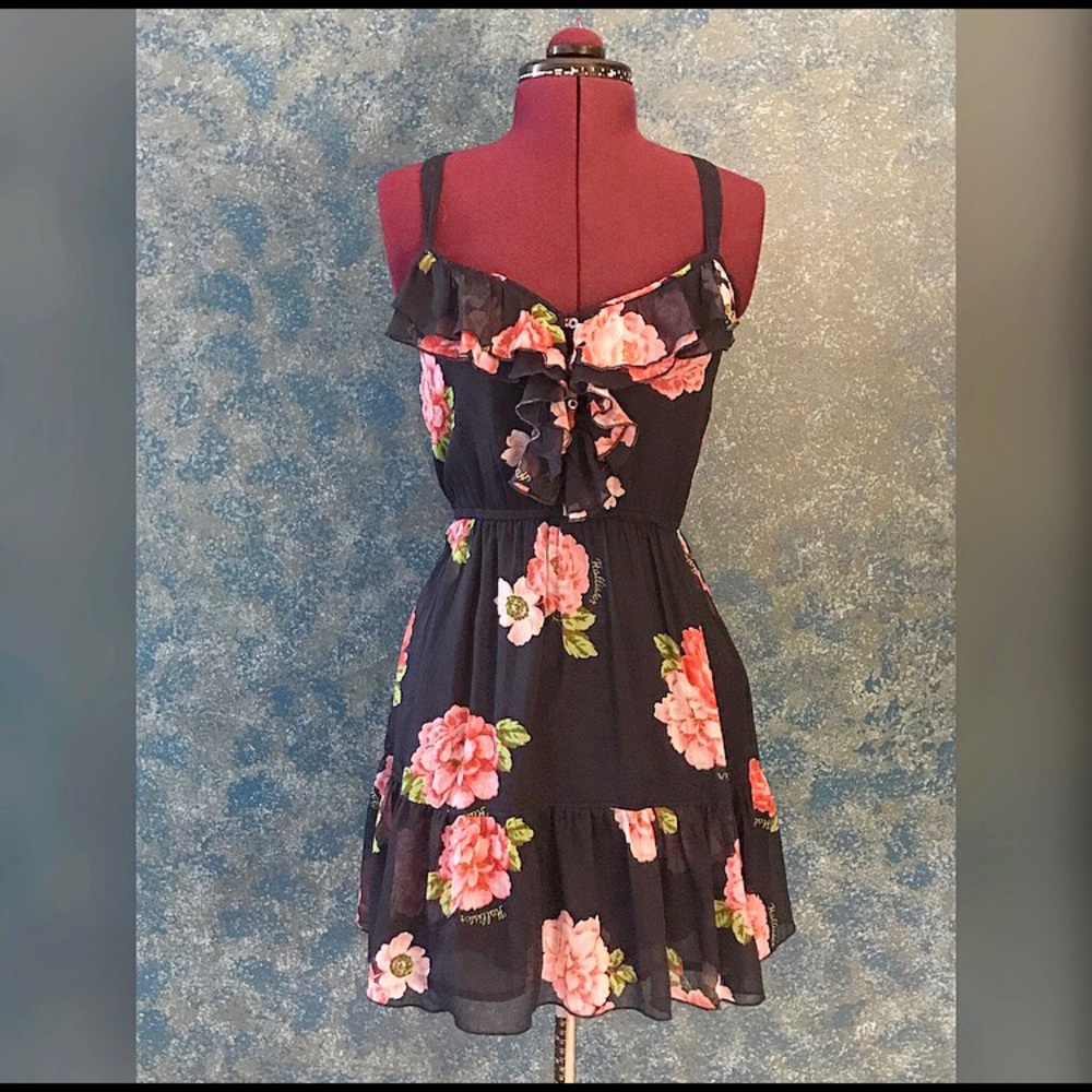 ⚡️SOLD⚡️Hollister Navy Blue Floral Dress