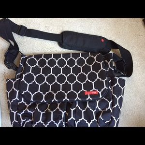 Skip hop Dash messenger diaper bag