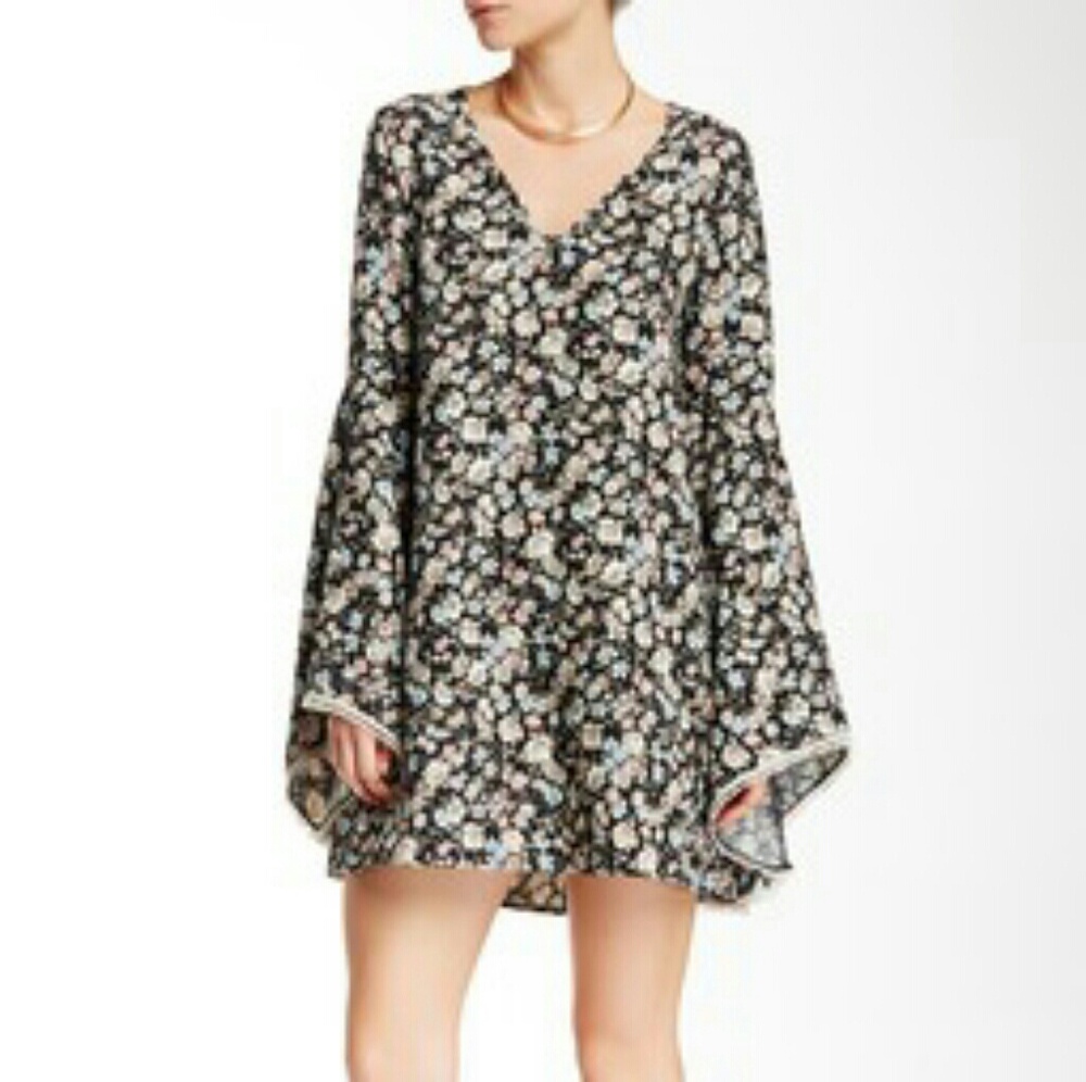 Oober swank bell sleeve dress
