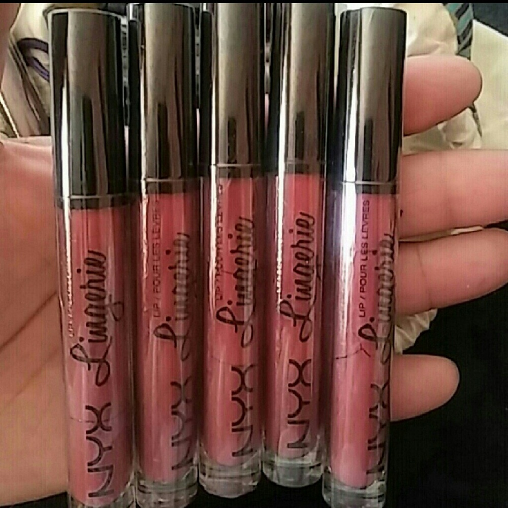 NYX LIP LINGERIE**PRICE IS ONLY FOR ONE**