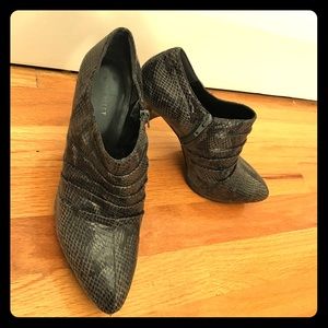 Nine West Snakeskin Grey Black Booties