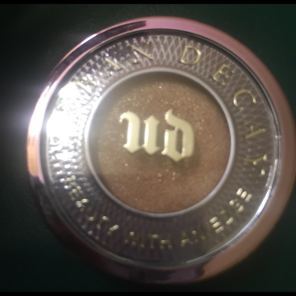 Urban decay eyeshadow pot