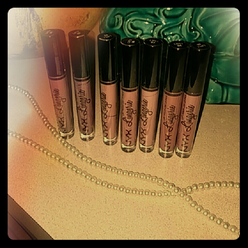 NYX LIP LINGERIE