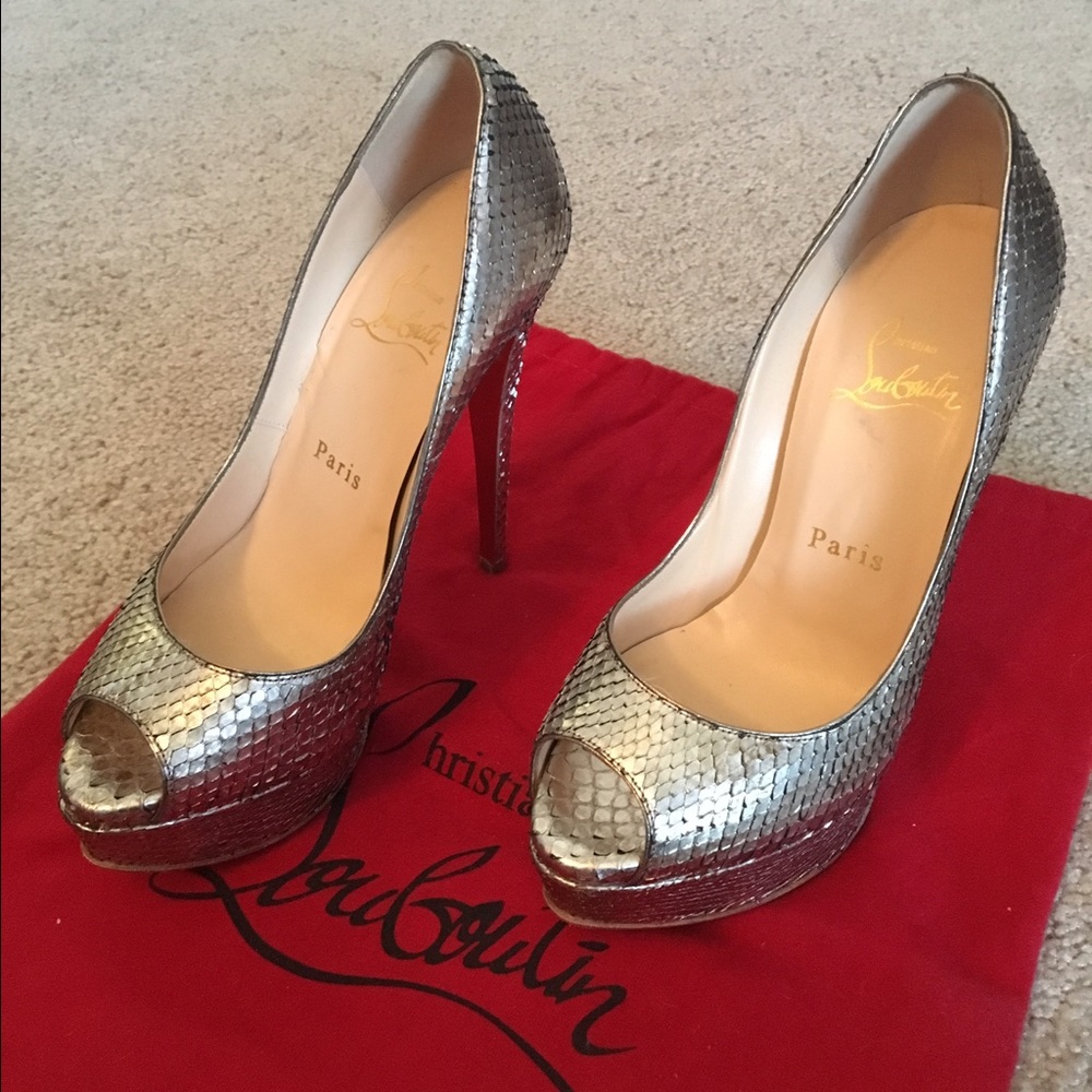 Christian Louboutin Peep toe Pumps
