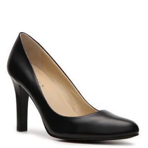 Classic Black Almond Toe Pumps (7.5)