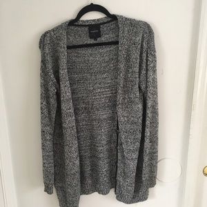 BLACK AND WHITE CARDIGAN