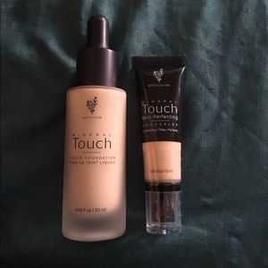 Younique foundation and concealer!! Brand New!